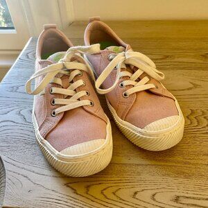 Cariuma OCA Low Canvas Sneaker in Rose Red
